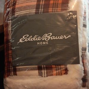 Eddie Bauer throw  Flannel plaid and Sherpa. 50 x 60.